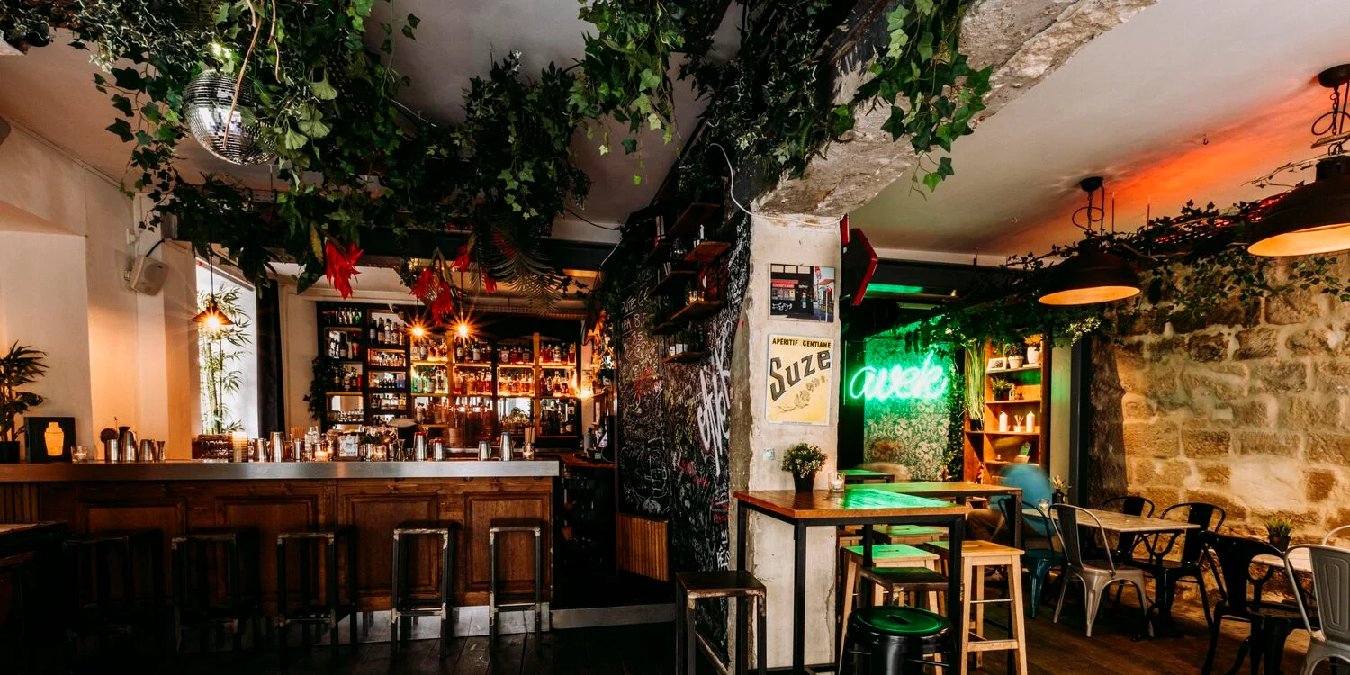 Espace principal de aveK Bar à Paris 2