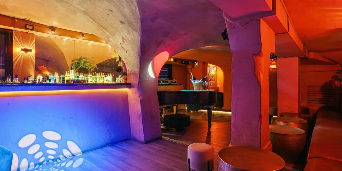 Espace principal de Banana Café à Paris 1er
