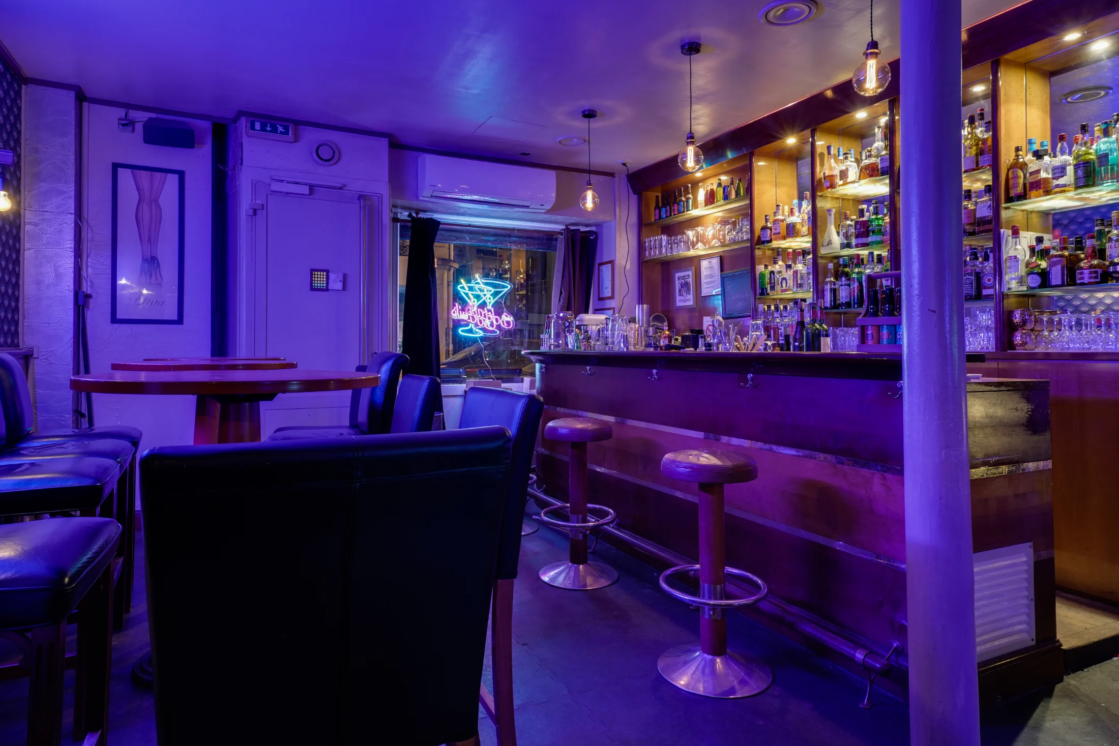 Espace principal de L'Ambre Bar à Paris 17