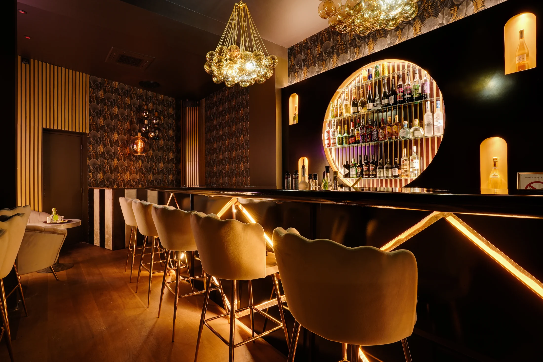 Espace principal de La Perla Club Latino à Paris 17