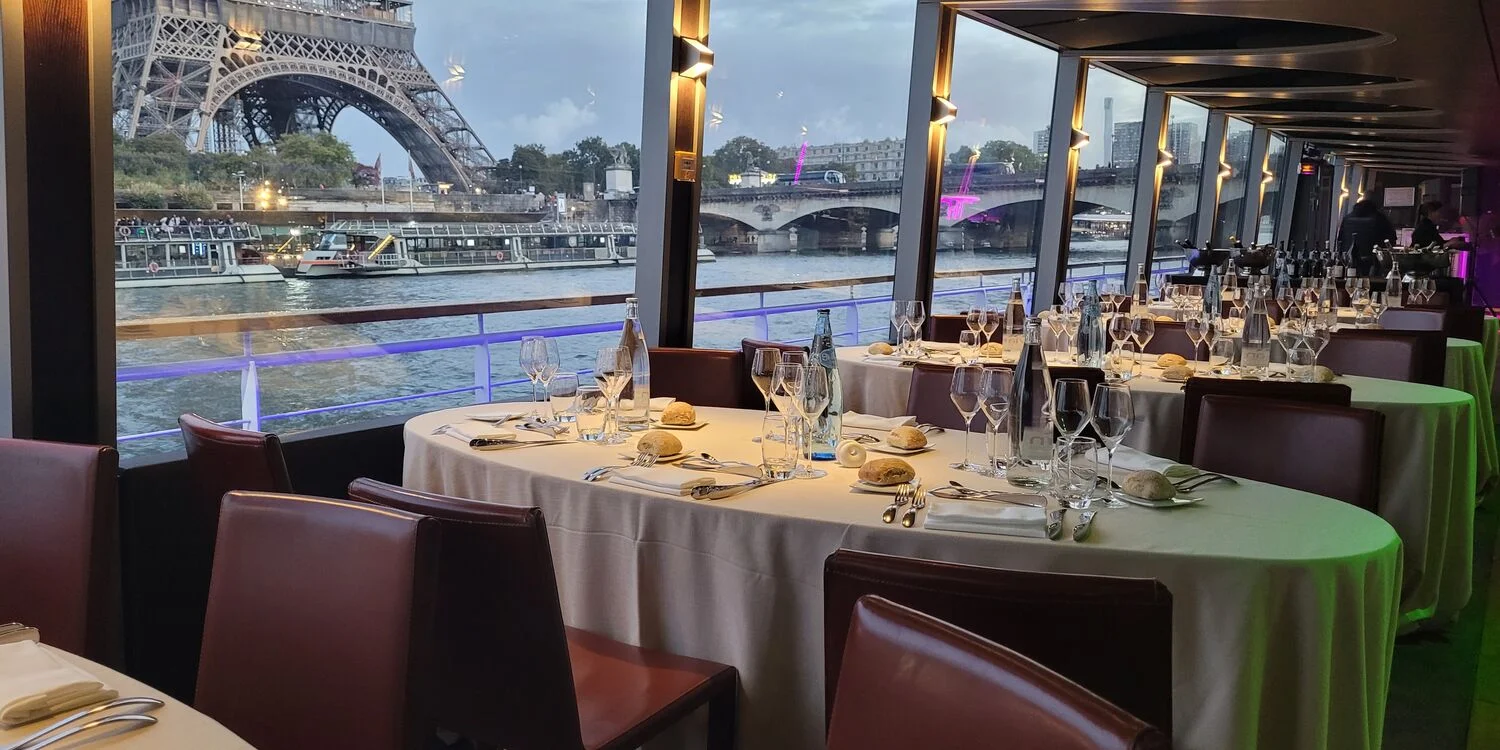 Espace principal de Péniche Le Bel Ami à Paris 16