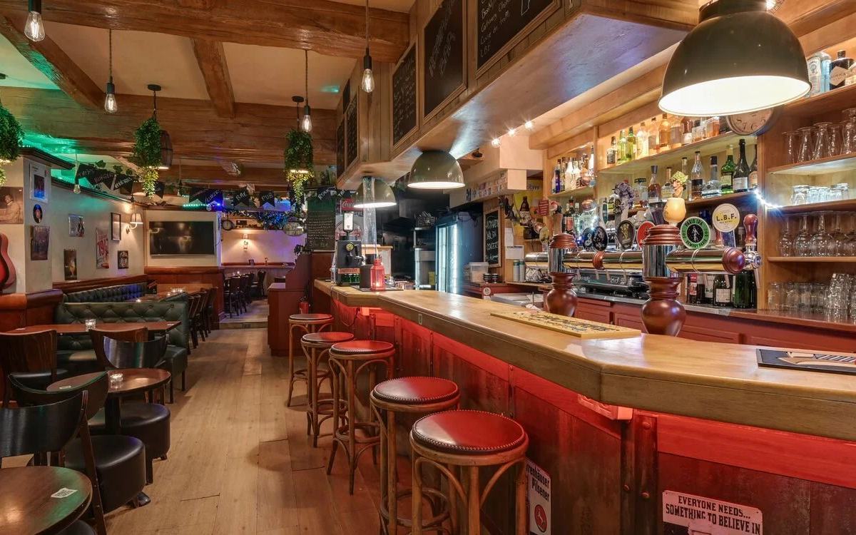 Espace principal de Asphalte Bar à Paris 15