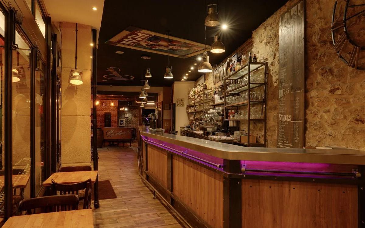 Espace principal de Café Porte Montmartre à Paris 18